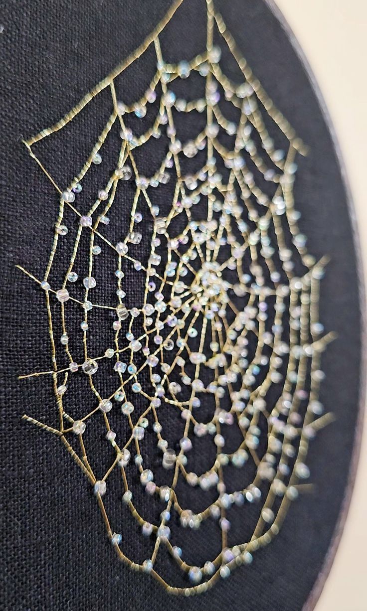 broderie perle toile d’araignée